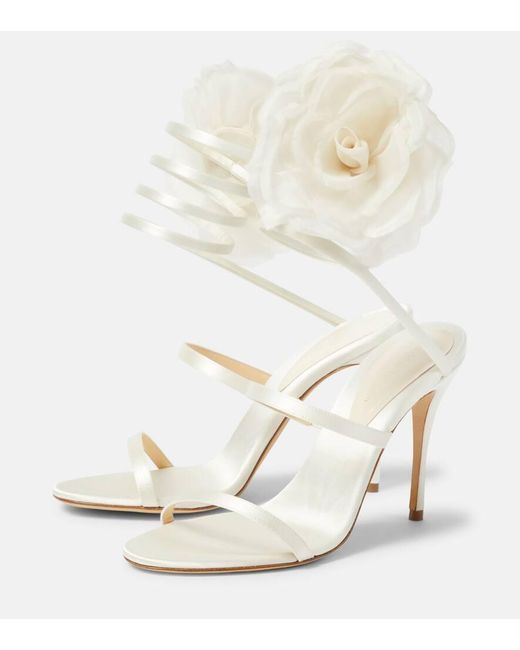 Sandali con applicazioni floreali di Magda Butrym in White