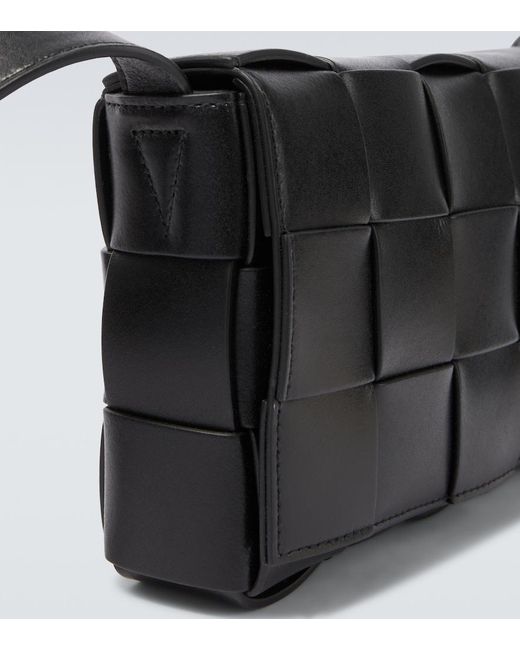 Sac A Bandouliere Cassette En Cuir Intreccio Bottega Veneta pour homme en coloris Black