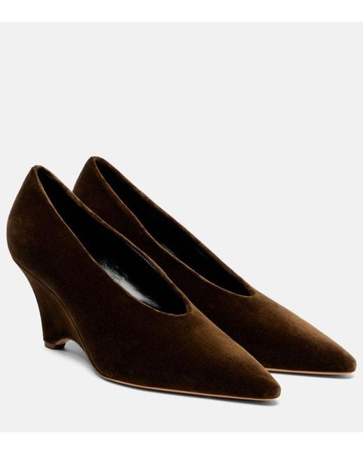 Le Monde Beryl Brown Victoria 70 Velvet Wedges