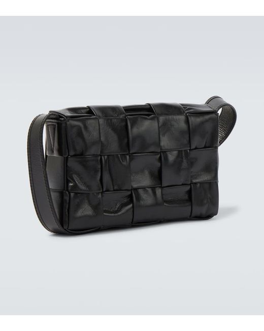 Bottega Veneta Crossbody Bag Cassette Small Aus Leder in Black für Herren