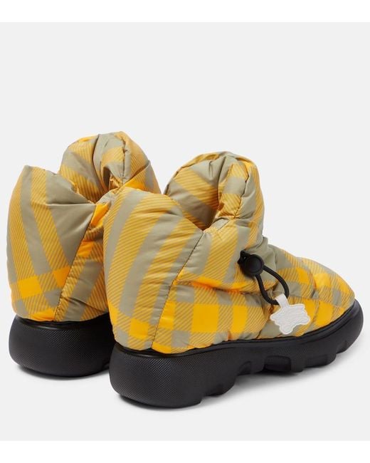 Botas de nieve Check Burberry de color Yellow