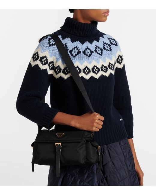 Borsa Explore Medium di Prada in Black