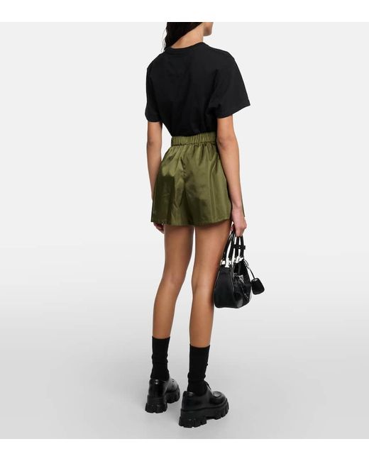 Shorts in Re-Nylon con logo di Prada in Green