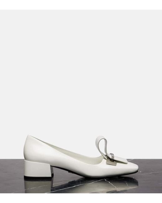 Salones De Piel Prada de color White