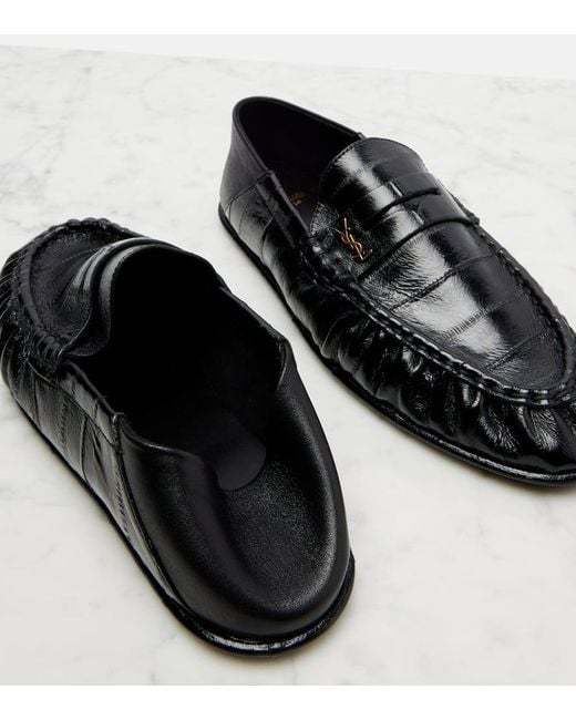 Mocassins En Cuir Verni Saint Laurent en coloris Black