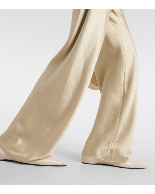 Pantalones anchos de saten de tiro alto Vince de color Natural