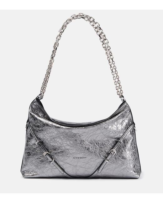 Borsa a spalla Voyou Chain Medium in pelle metallizzata di Givenchy in Gray