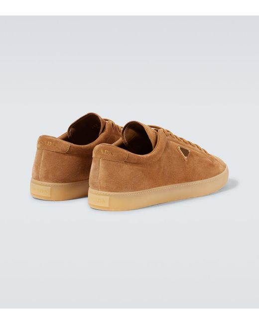 Baskets En Daim A Logo Prada pour homme en coloris Brown