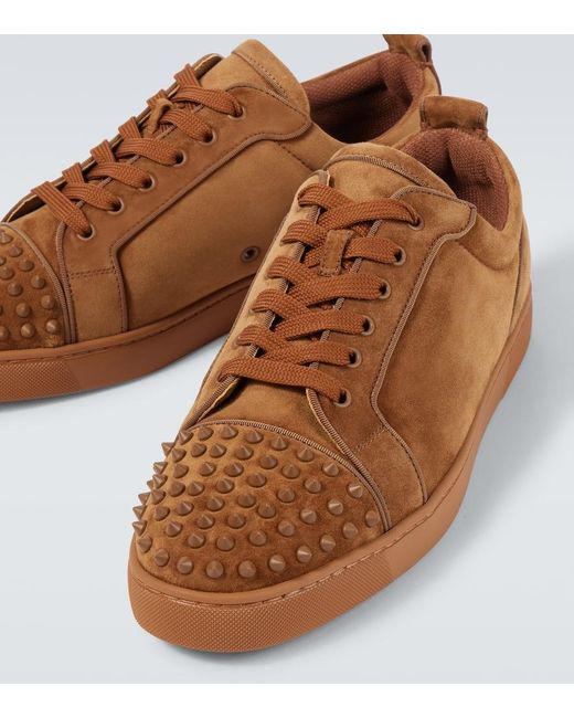 Baskets Louis Junior Spikes En Daim Christian Louboutin pour homme en coloris Brown