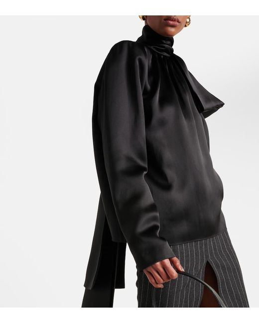 Blusa de saten de seda fruncida Saint Laurent de color Black