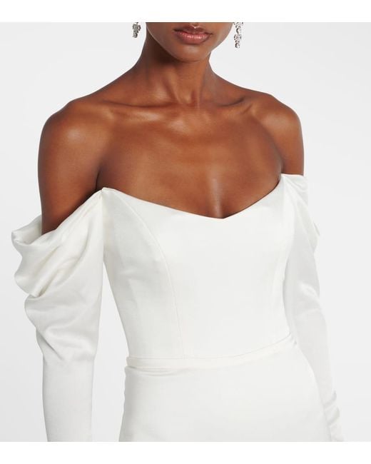 Robe De Mariee En Crepe De Satin A Encolure Bardot Alex Perry en coloris White