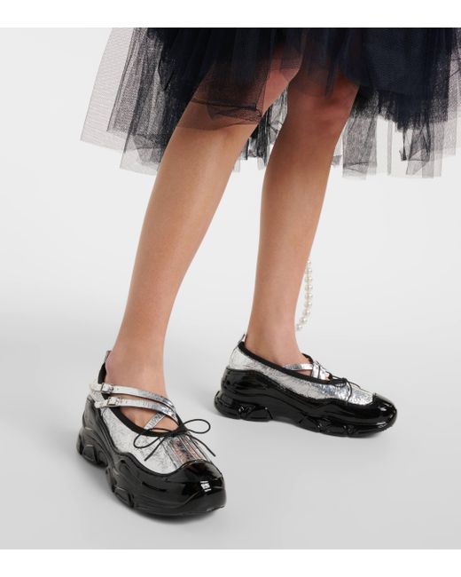 Chaussures plates Tracker en satin Simone Rocha en coloris Black