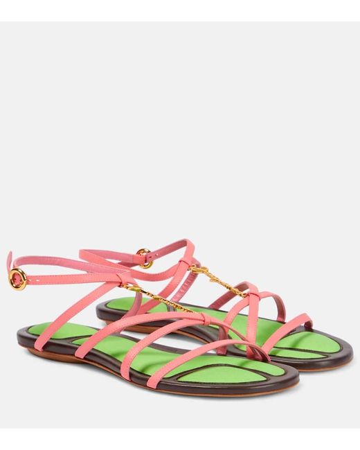 Jacquemus Multicolor Leder Sandalen mit Gold Logo Charme
