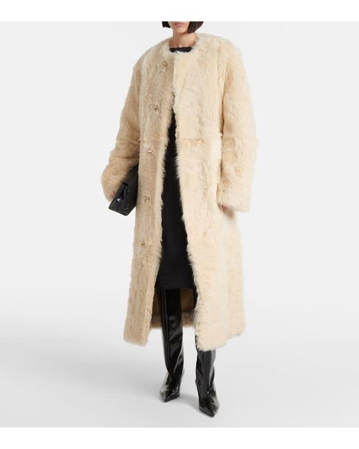 Totême  Natural Mantel Aus Shearling