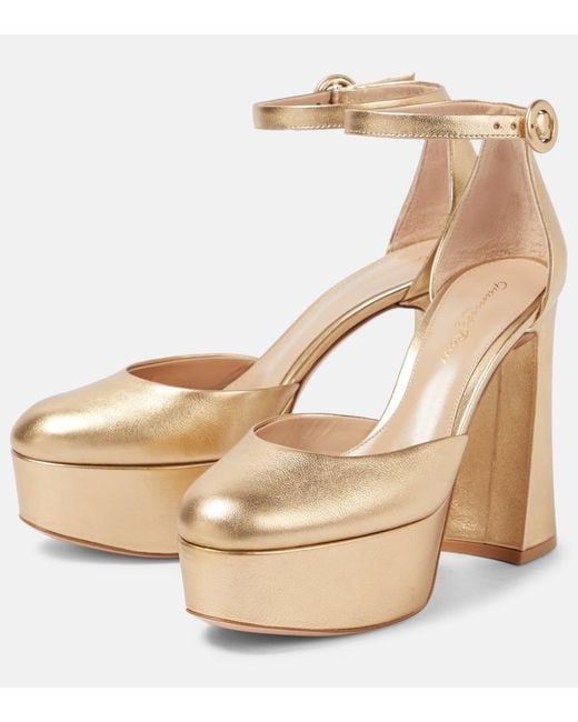 Pumps Holly D'Orsay di Gianvito Rossi in Natural