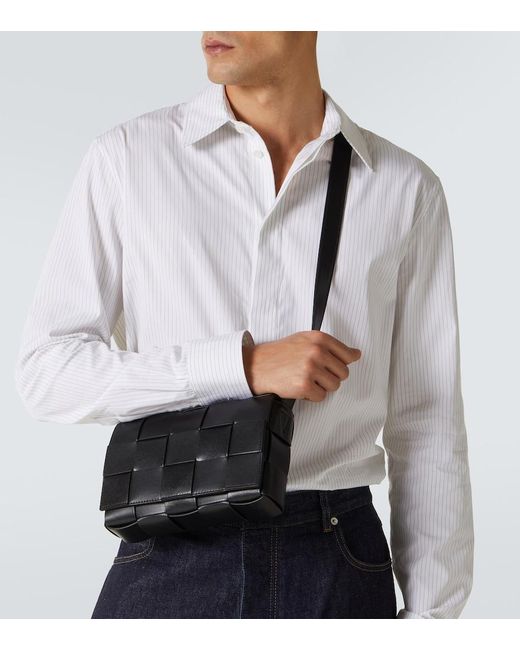 Sac A Bandouliere Cassette En Cuir Intreccio Bottega Veneta pour homme en coloris Black