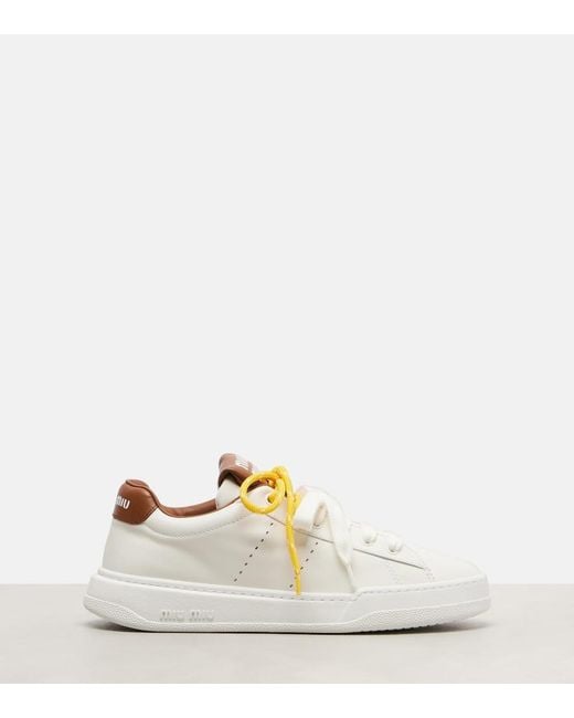 Baskets En Cuir A Logo Miu Miu en coloris Metallic