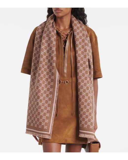 Bufanda En Mezcla De Lana En Jacquard Con Gg Gucci de color Brown