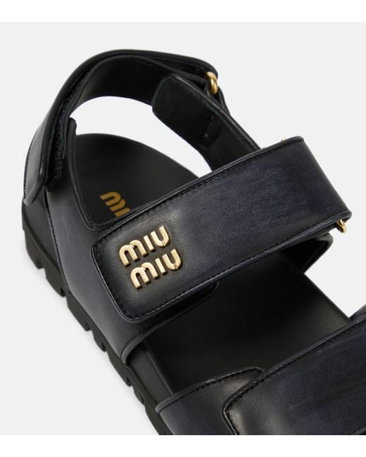 Sandalias de piel con logo Miu Miu de color Black