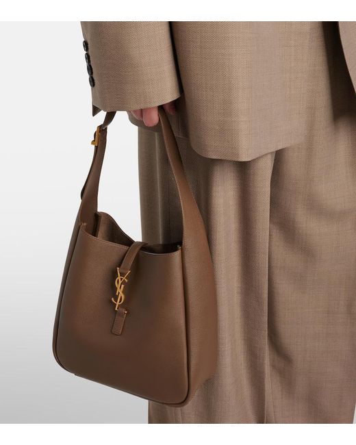 Bolso Al Hombro Le 5 A 7 Supple Small De Piel Saint Laurent de color Brown