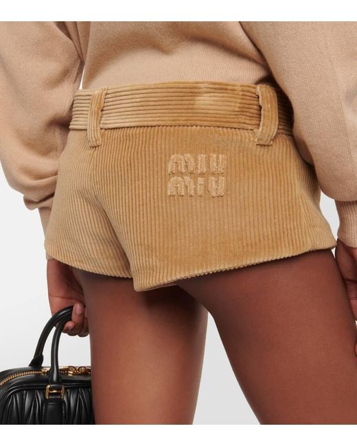 Shorts en pana de algodon de tiro bajo Miu Miu de color Natural