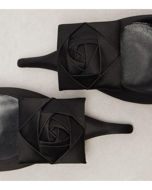Salones Destalonados Dakota 50 De Crepe Saten Saint Laurent de color Black