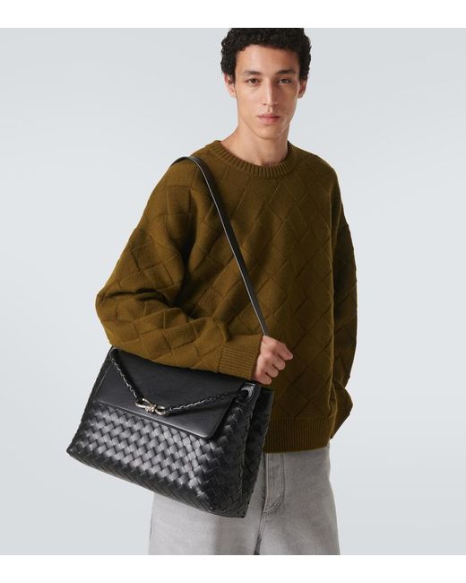 Bottega Veneta Crossbody Bag Andiamo Aus Leder in Black für Herren