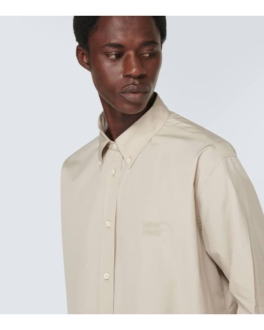 Camisa de popelin de algodon con logo Miu Miu de hombre de color White