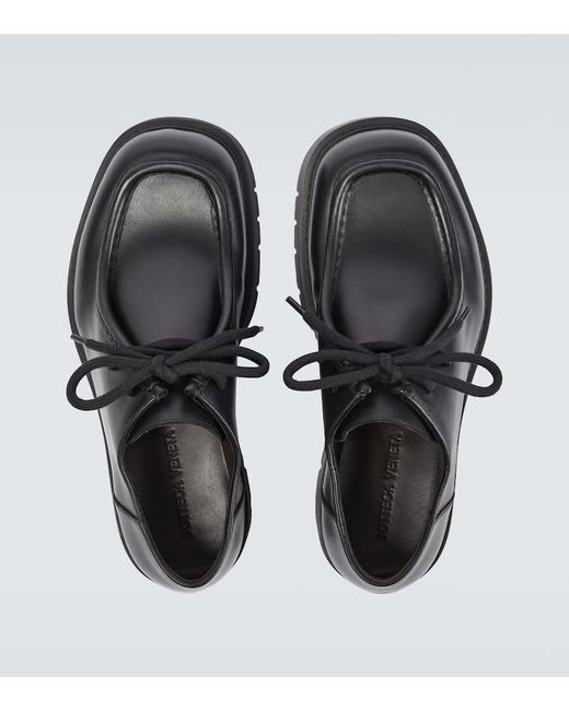 Zapatos derby Haddock de piel Bottega Veneta de hombre de color Black