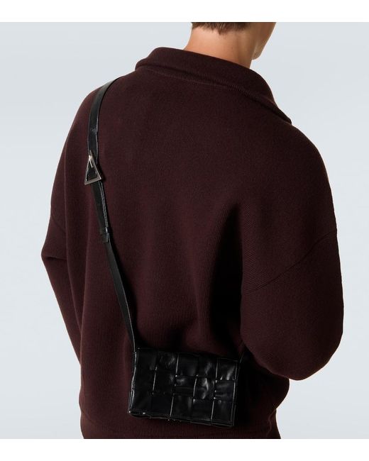 Bottega Veneta Crossbody Bag Cassette Small Aus Leder in Black für Herren
