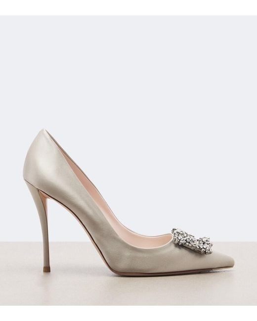 Roger Vivier White Flower Strass Embellished Satin Pumps