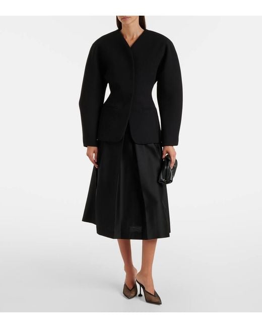 Mules Bisous 85 di Aquazzura in Black