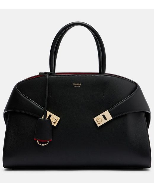 Borsa Hug Medium di Ferragamo in Black