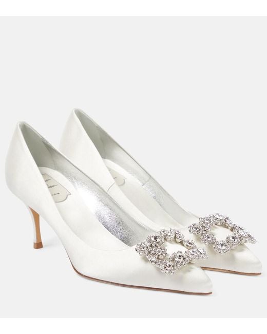 Roger Vivier White Flower Strass Embellished Satin Pumps