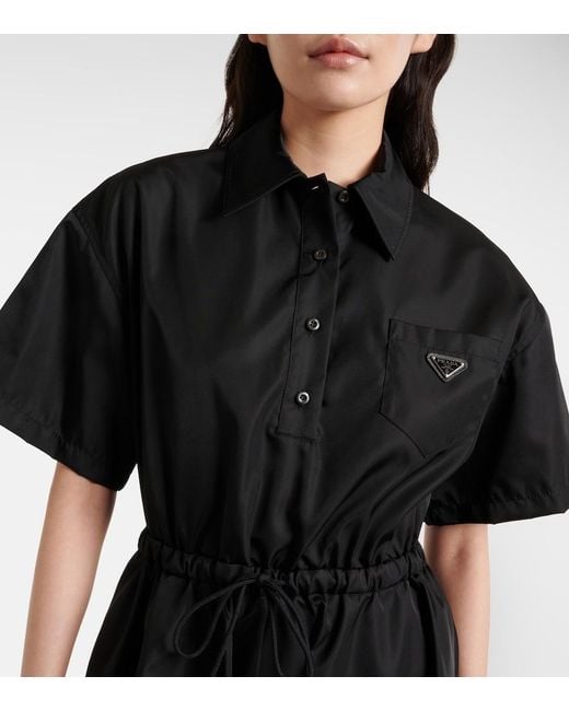 Vestido midi con logo triangular Prada de color Black