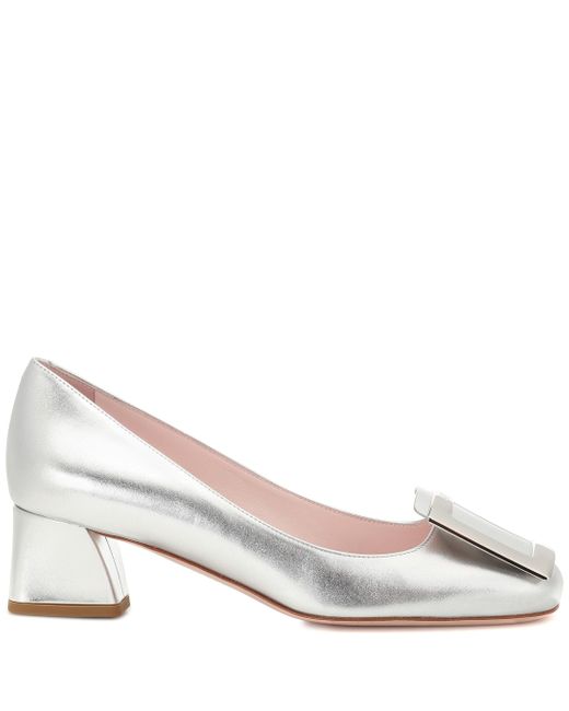 très vivier metal buckle pumps