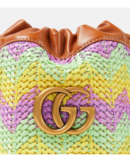 Sac seau GG Marmont Super Mini en raphia Gucci en coloris Multicolor