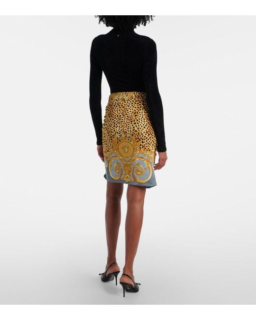 Mini-Jupe Imprimee Versace en coloris Multicolor