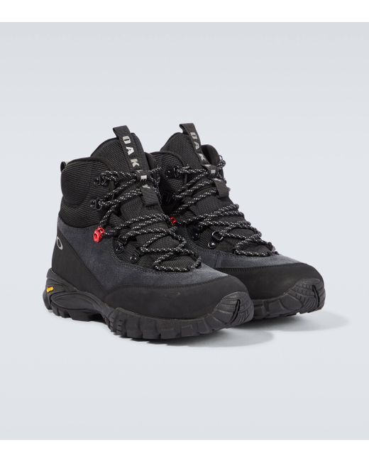 Oakley store boots black