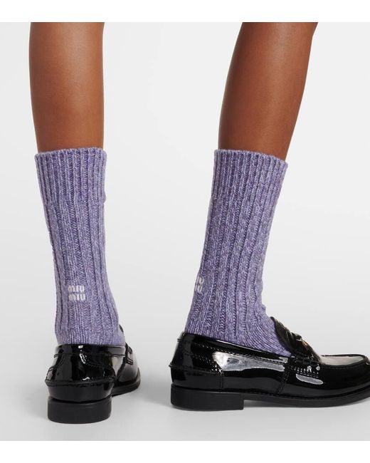 Calze in cashmere e lana con logo di Miu Miu in Purple