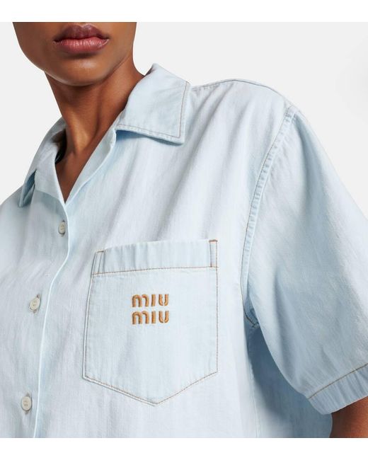 Camicia di jeans cropped con logo di Miu Miu in Blue