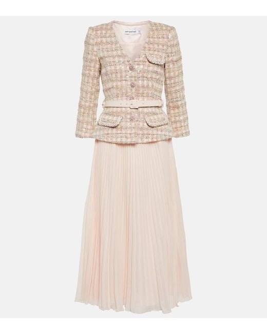 Robe Midi En Tweed Bouclé Et En Mousseline Plissée À Sequins Et À Ceinture Self-Portrait en coloris Pink