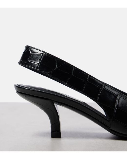 Salones Destalonados De Piel Grabada Totême  de color Black