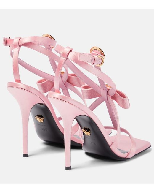 Sandalias Gianni Ribbon de saten Versace de color Pink