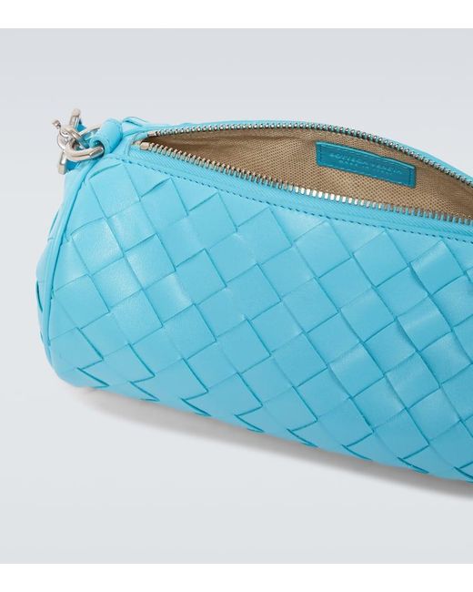 Bolso Cruzado Barrel De Piel Intrecciato Bottega Veneta de hombre de color Blue