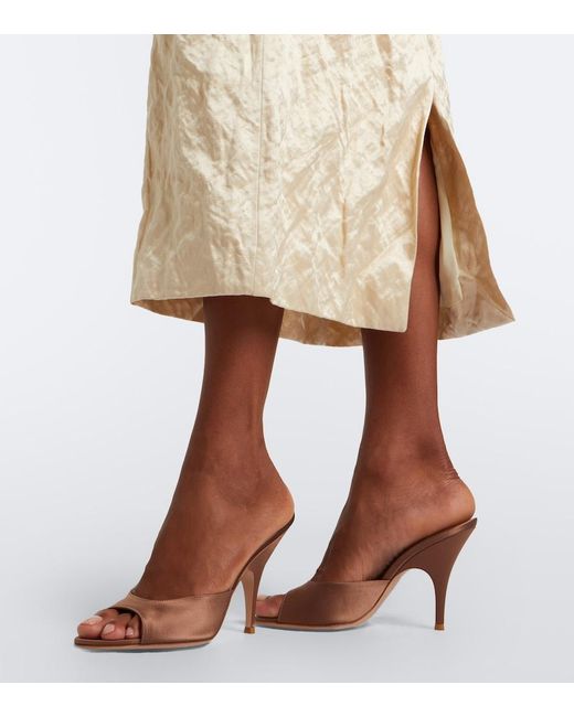 Mules Sofia di Gianvito Rossi in Brown