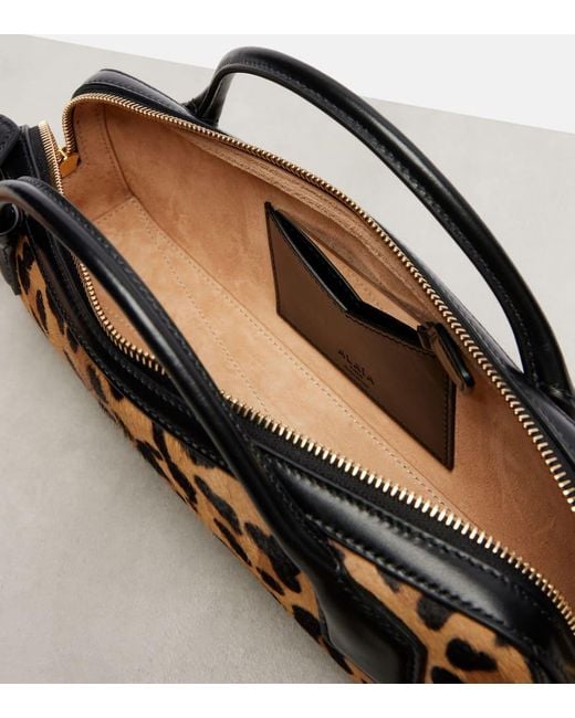 Clutch Le Teckel di Alaïa in Brown