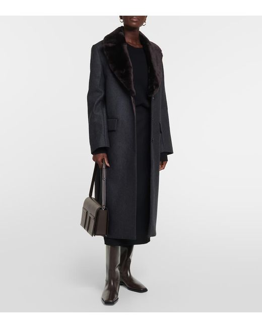 Cappotto in misto lana con shearling di Totême  in Black