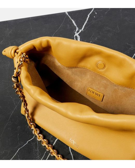 Clutch Flamenco Medium di Loewe in Orange