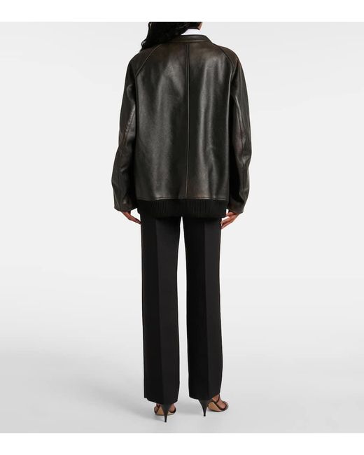 Bomber Kengia di The Row in Black